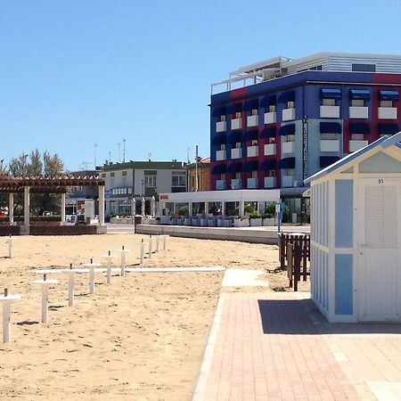 Astoria Hotel Pesaro Luaran gambar