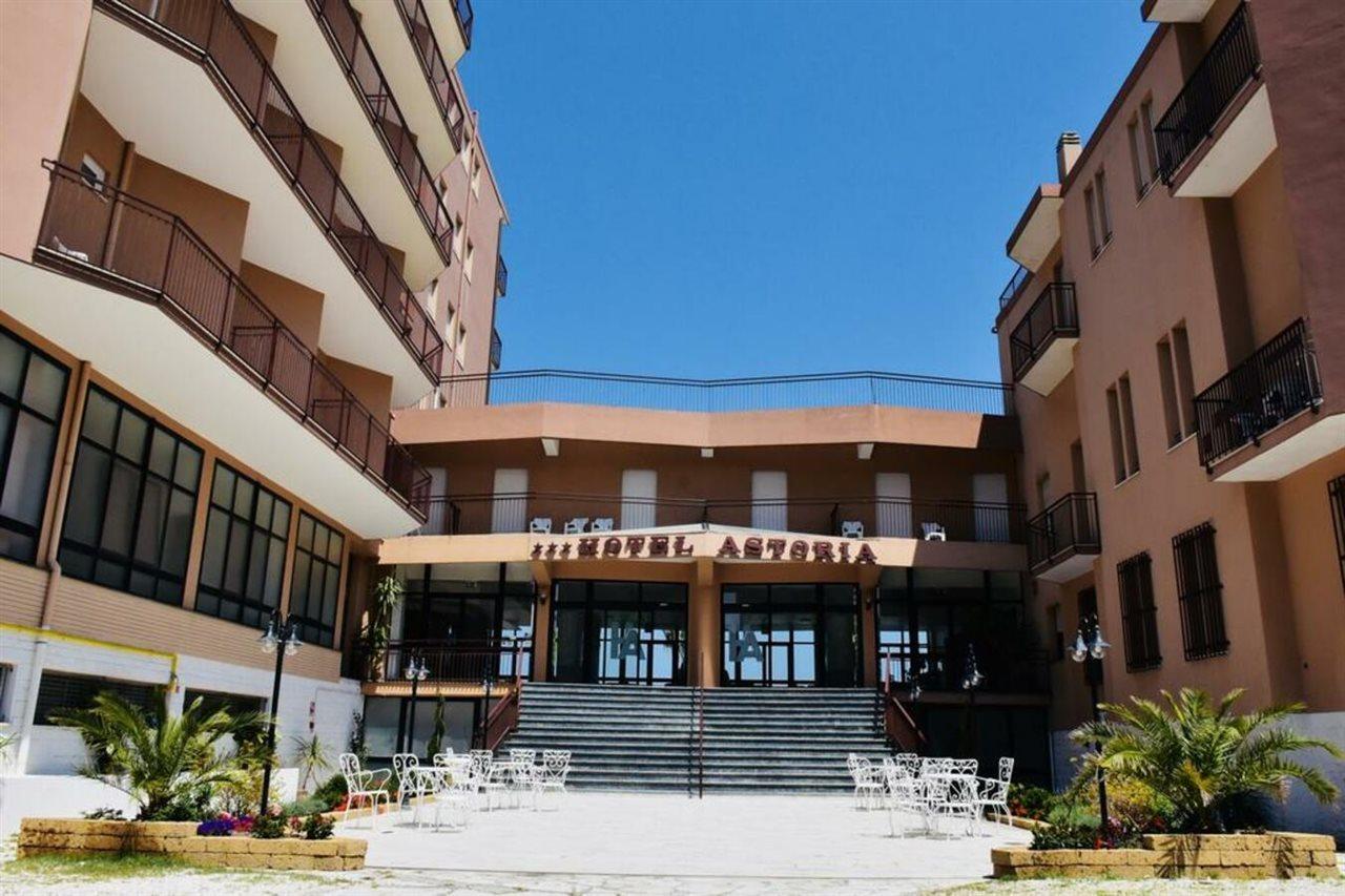 Astoria Hotel Pesaro Luaran gambar