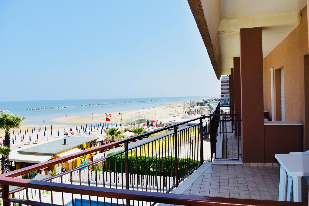 Astoria Hotel Pesaro Luaran gambar