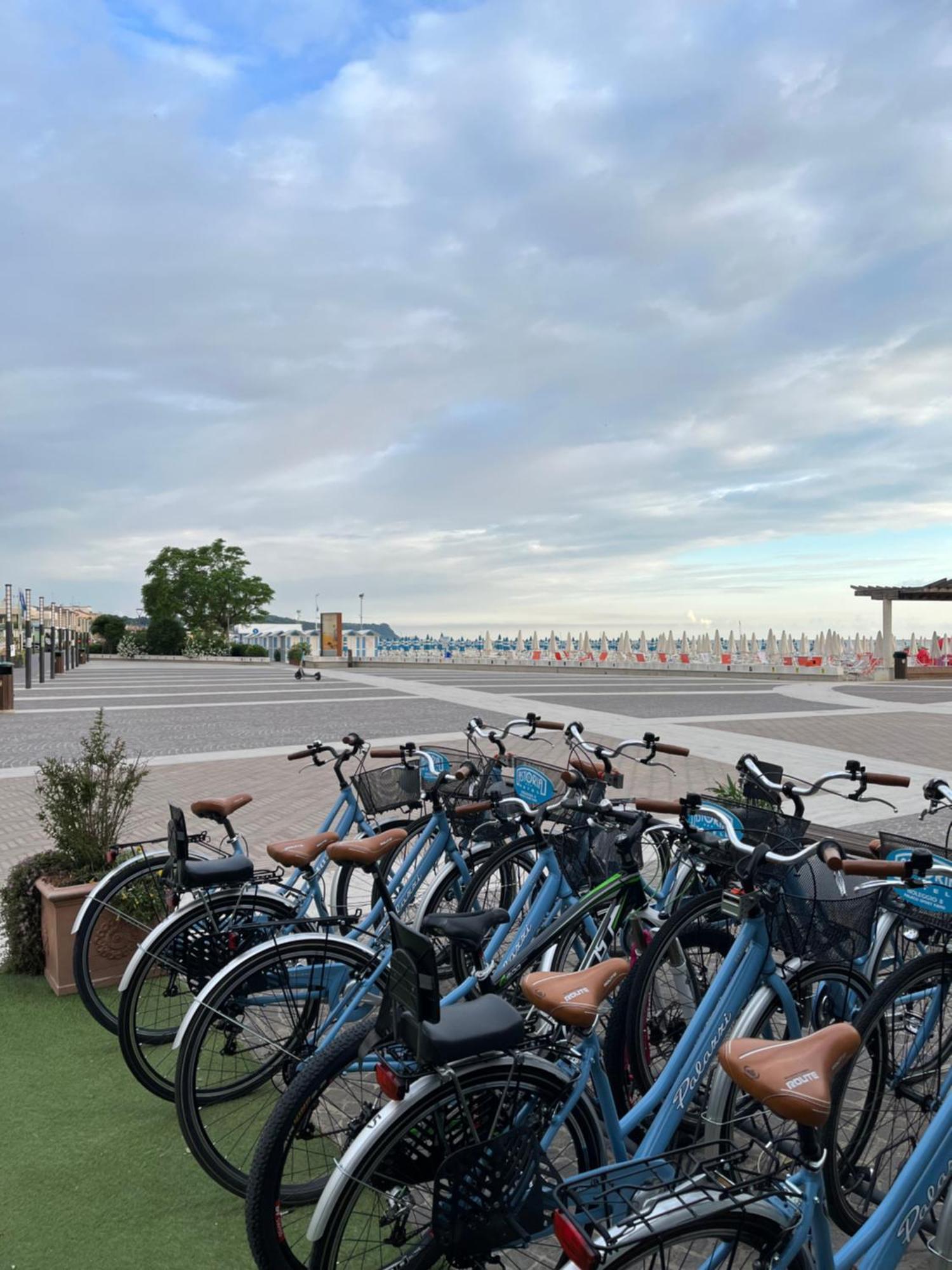 Astoria Hotel Pesaro Luaran gambar