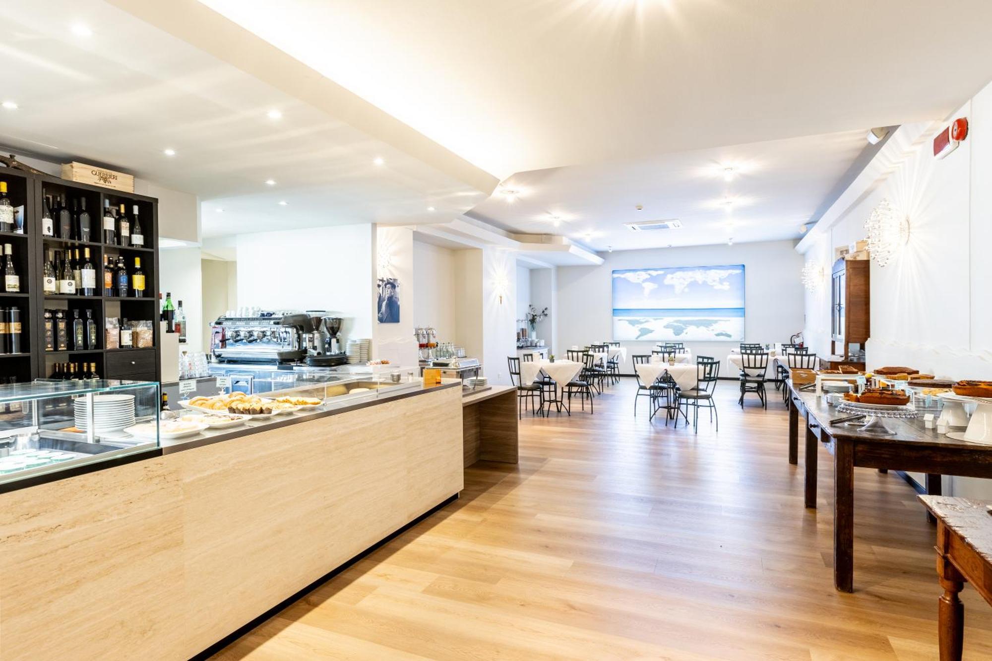 Astoria Hotel Pesaro Luaran gambar