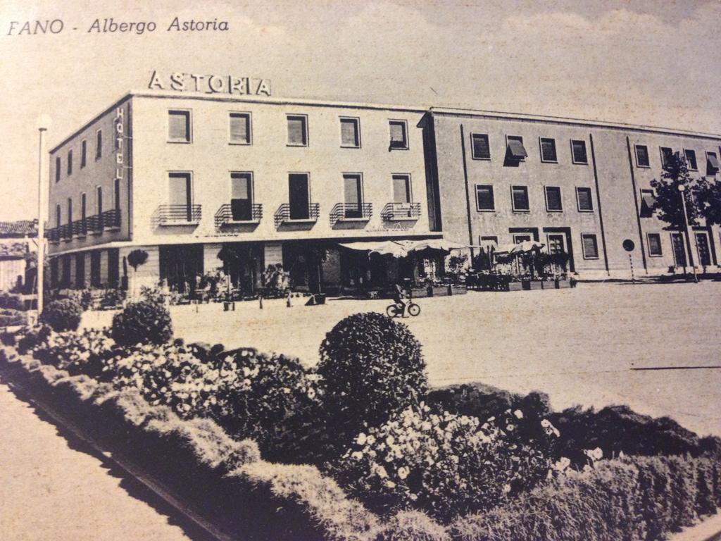 Astoria Hotel Pesaro Luaran gambar