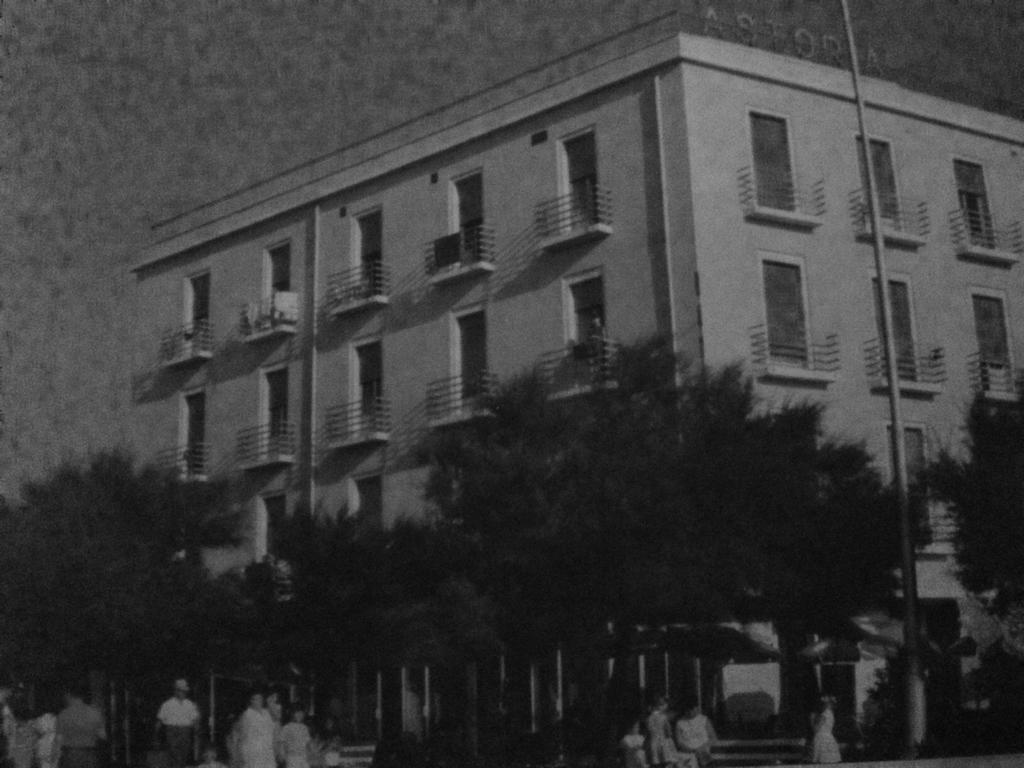 Astoria Hotel Pesaro Luaran gambar