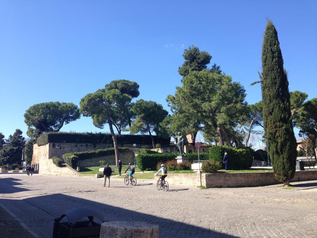 Astoria Hotel Pesaro Luaran gambar