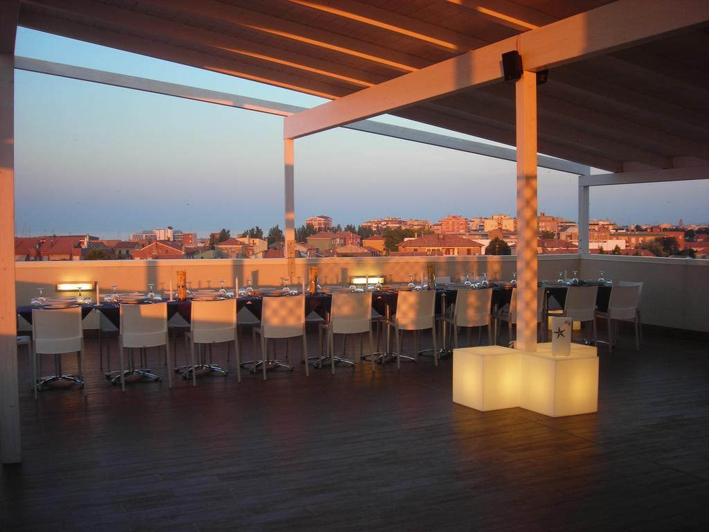 Astoria Hotel Pesaro Luaran gambar