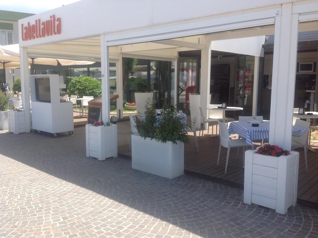 Astoria Hotel Pesaro Luaran gambar