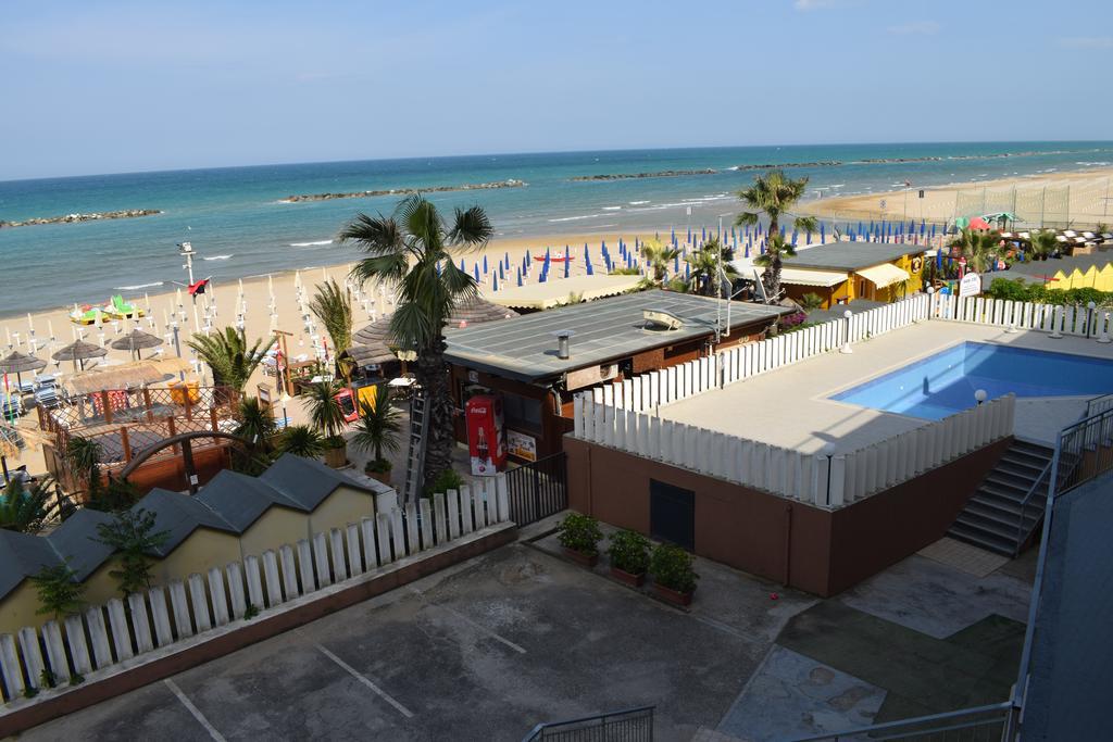 Astoria Hotel Pesaro Luaran gambar