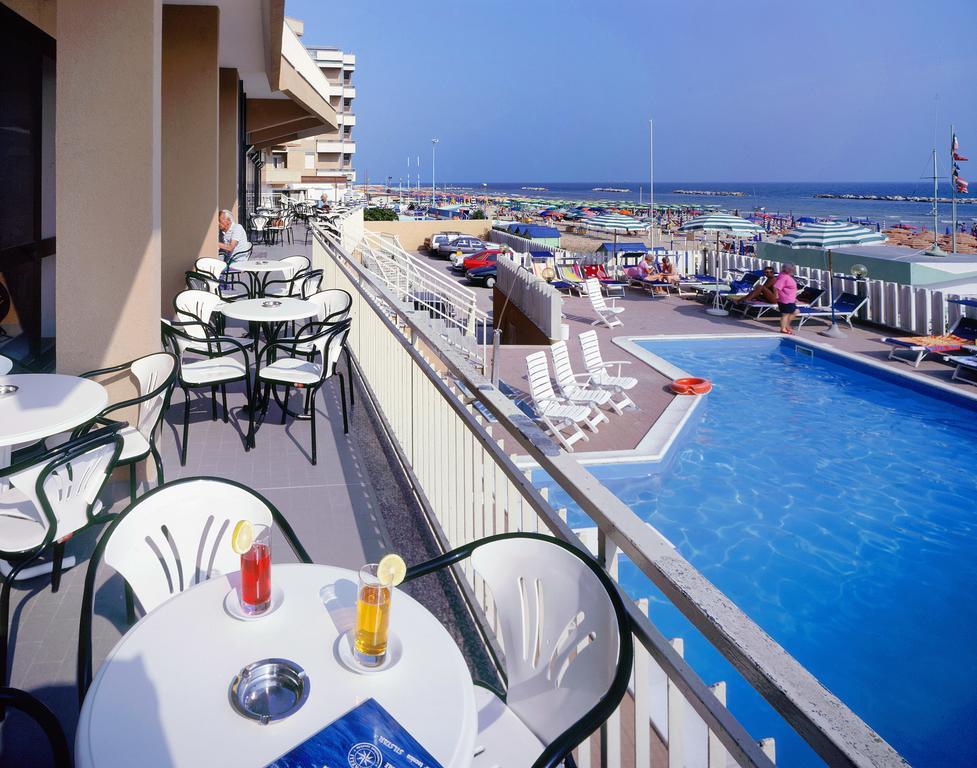 Astoria Hotel Pesaro Luaran gambar