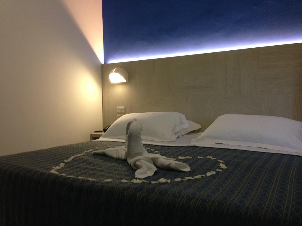 Astoria Hotel Pesaro Luaran gambar