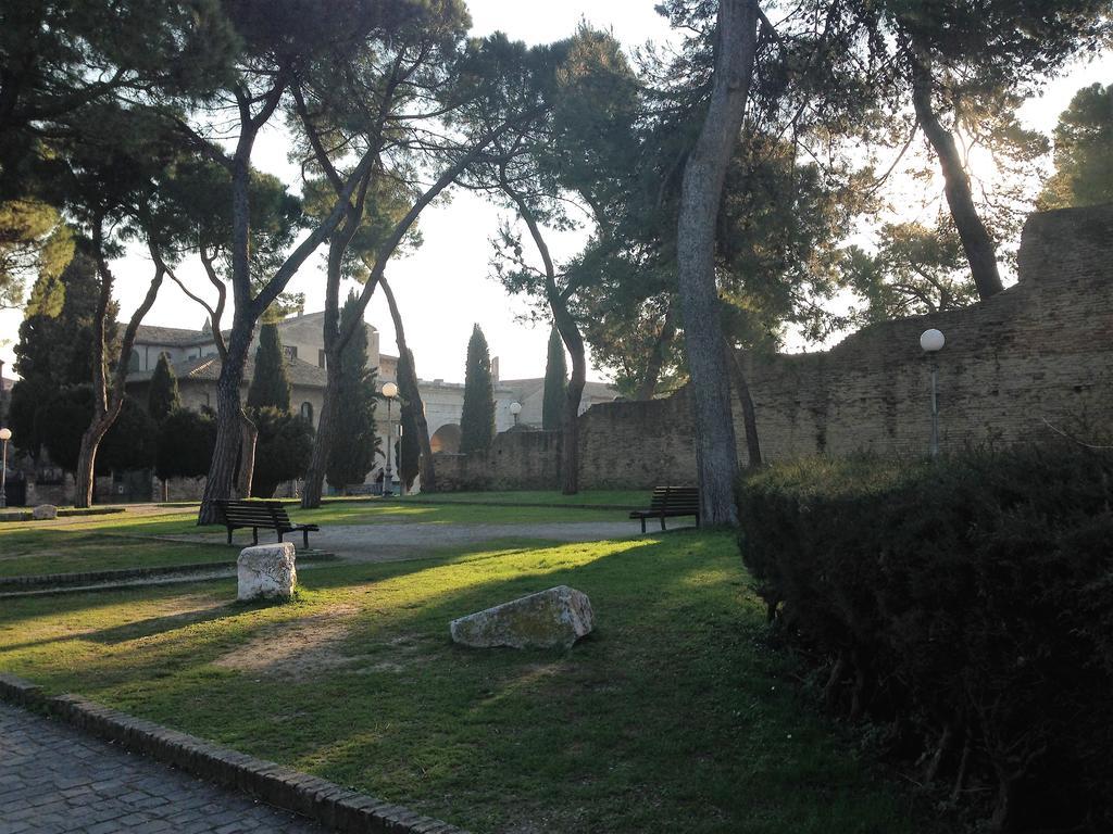 Astoria Hotel Pesaro Luaran gambar