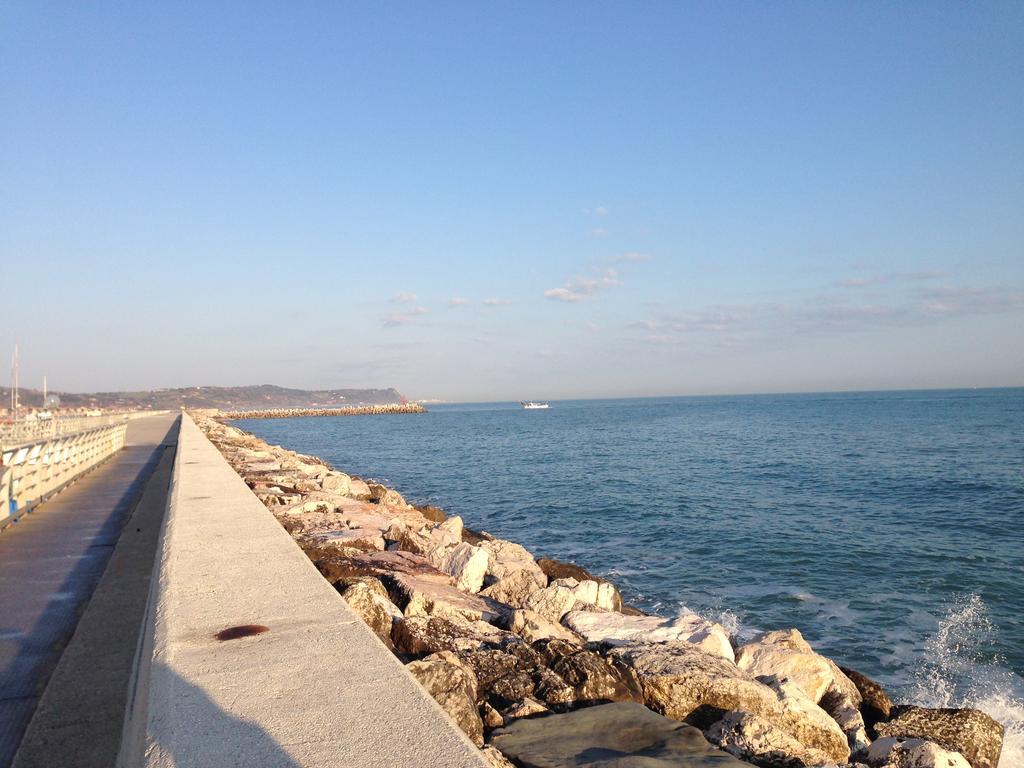 Astoria Hotel Pesaro Luaran gambar
