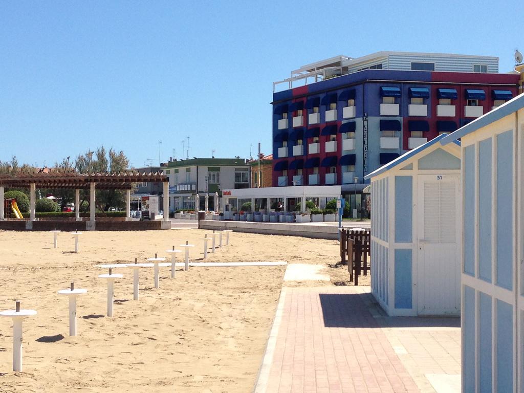 Astoria Hotel Pesaro Luaran gambar