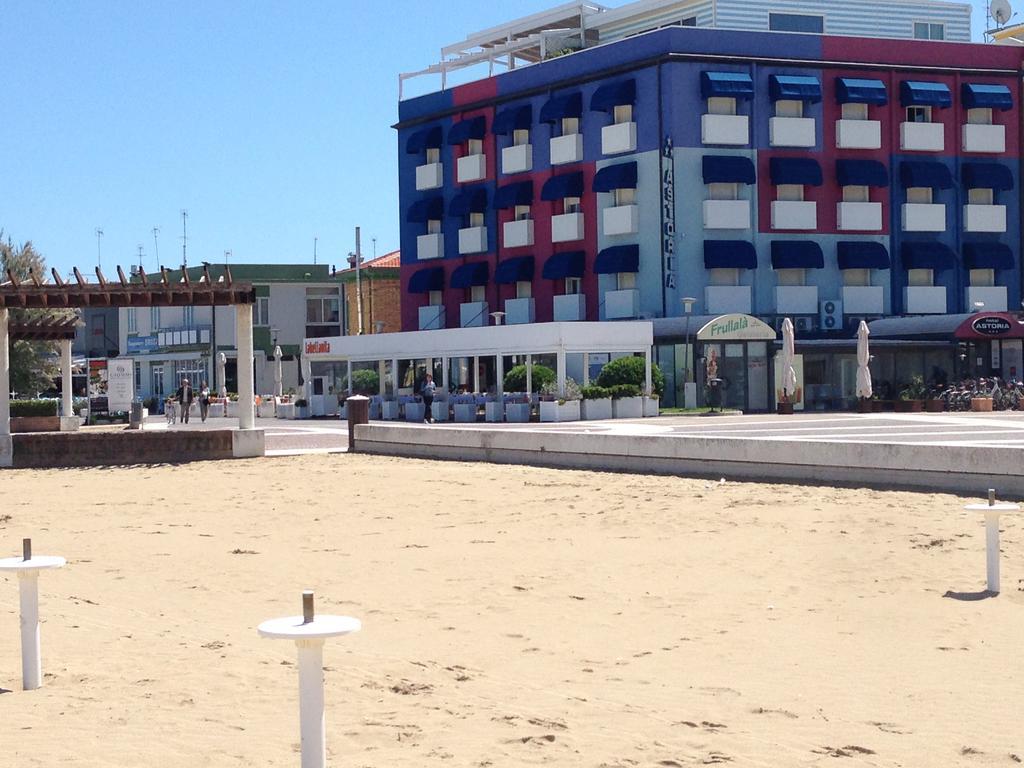 Astoria Hotel Pesaro Luaran gambar