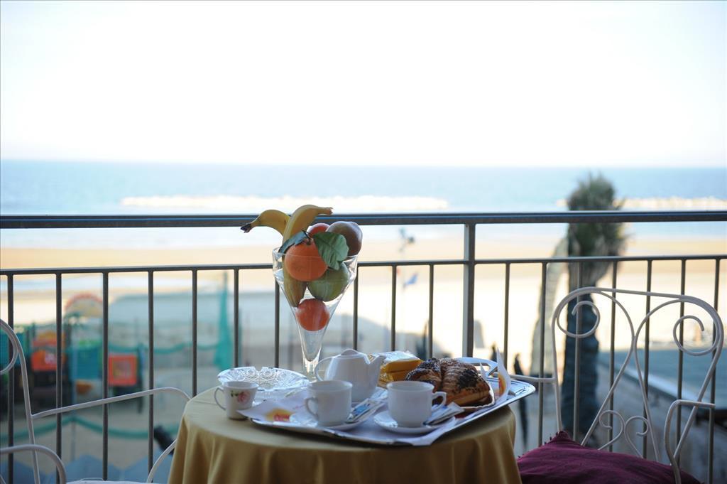 Astoria Hotel Pesaro Luaran gambar