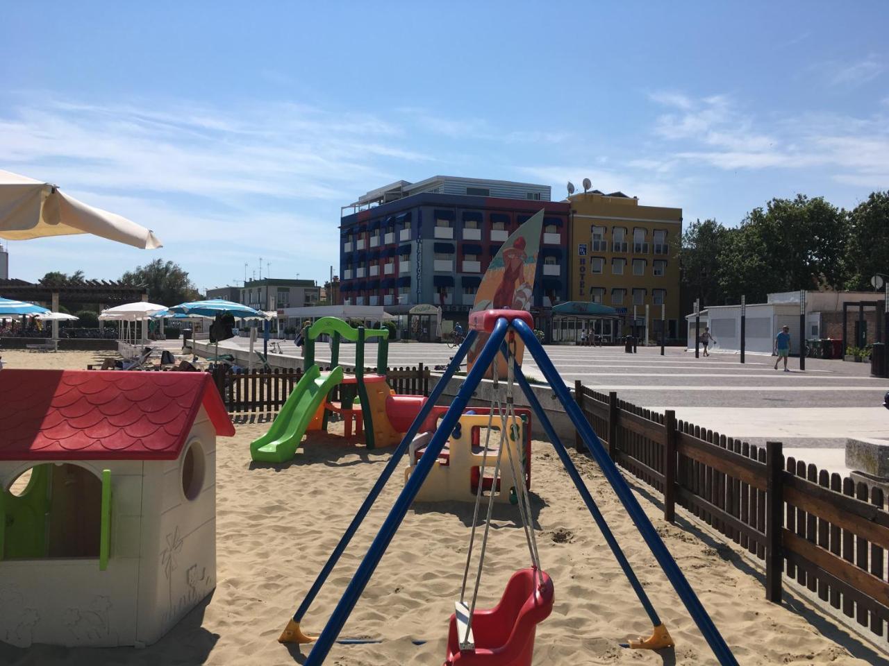 Astoria Hotel Pesaro Luaran gambar