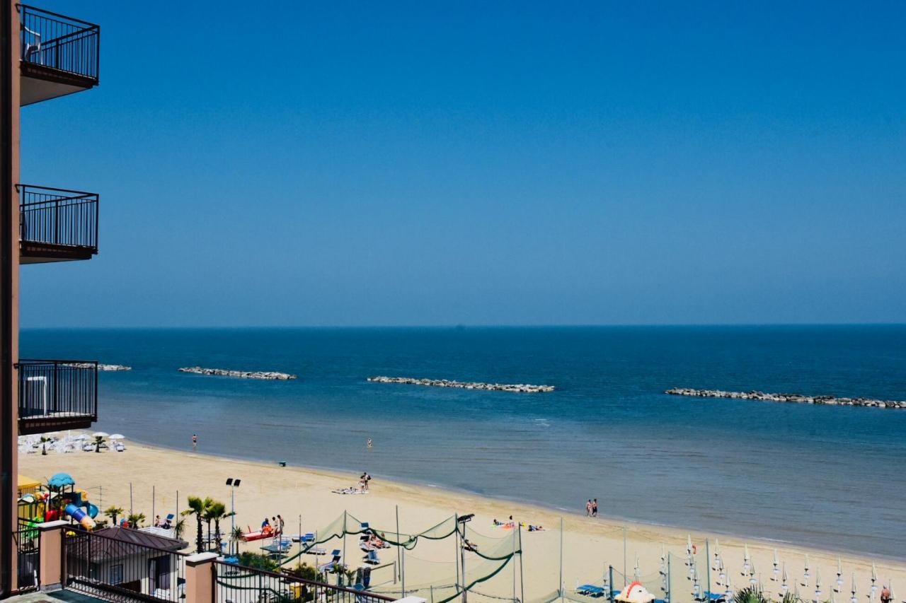 Astoria Hotel Pesaro Luaran gambar