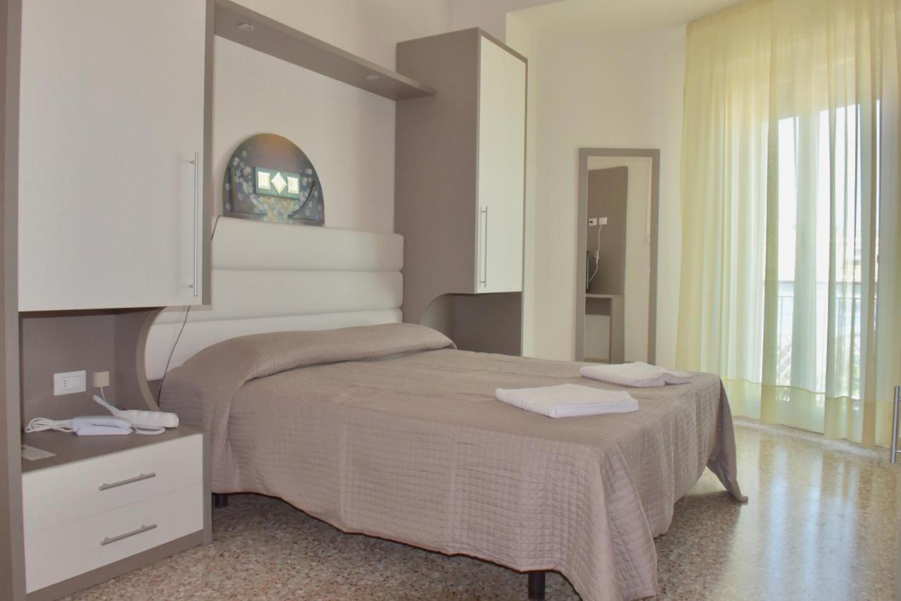 Astoria Hotel Pesaro Luaran gambar