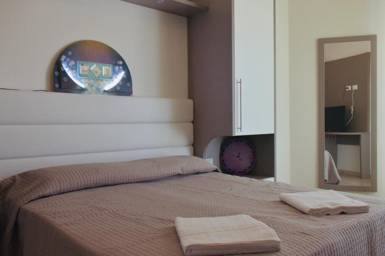 Astoria Hotel Pesaro Luaran gambar